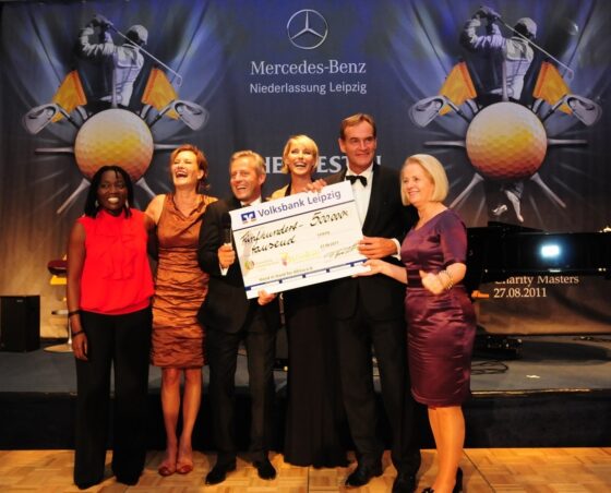 (v.l.) mit Dr. Auma Obama, Suzanne von Borsody, Steffen Göpel, Peggy Schmidt, Burkhard Jung und Christine Clauß. Foto: Westend-PR.