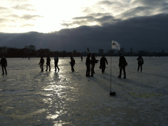 Golfen auf der Alster. Foto: Golflounge.