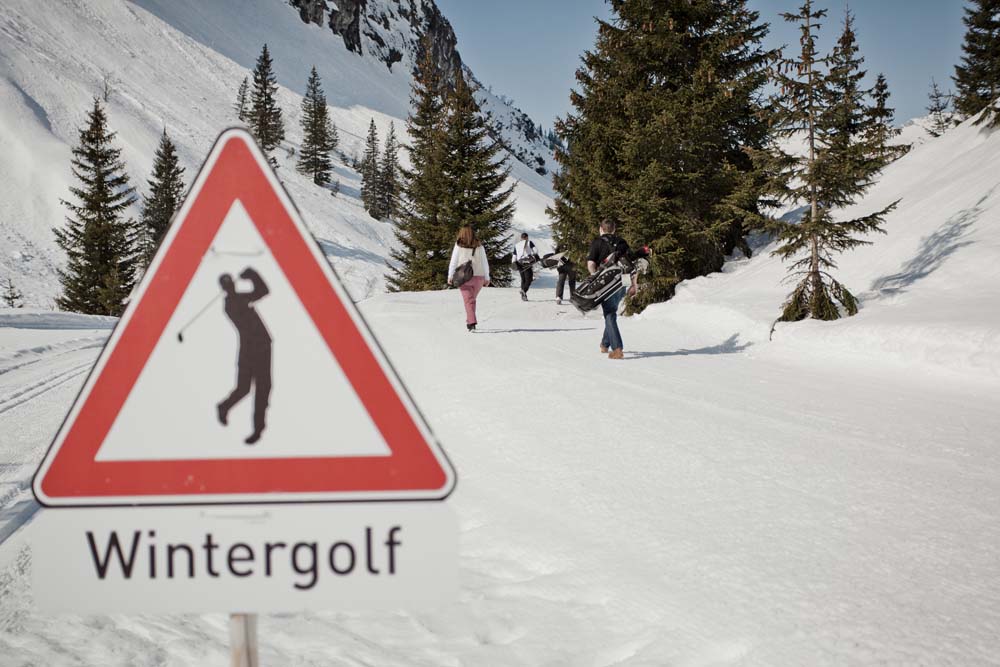 Schneegolf. Wintergolf in Lech