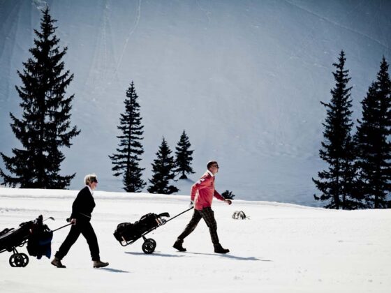 Schneegolf. Wintergolf in Lech