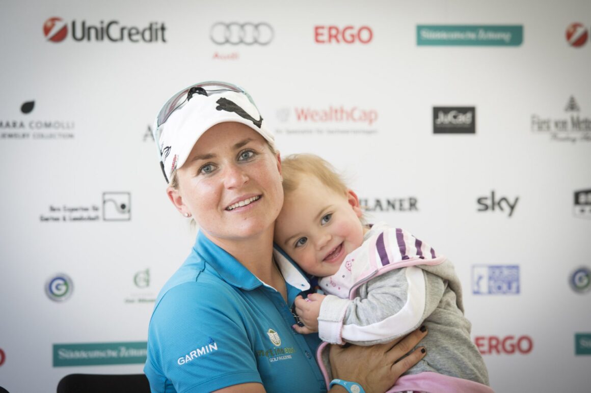 Martina Eberl mit ihrer kleinen Tochter