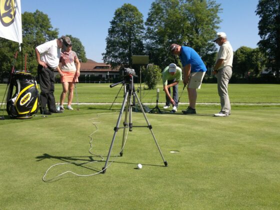 Trainingseinheit mit Videoanalyse auf der Driving Range Golf Center Wiesseegolf Hanns Peter Horstmann -