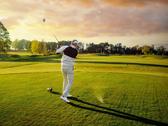 Golfen mit Kontaktlinsen statt Brille.