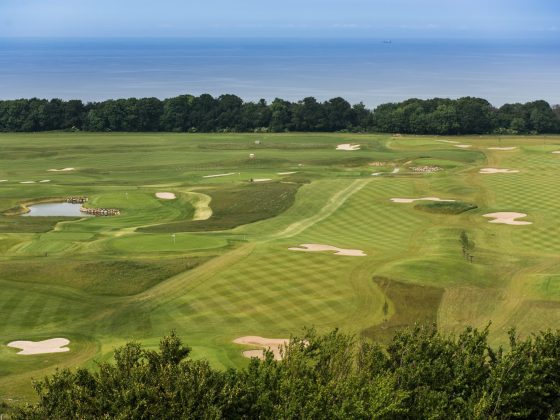 Der Golfplatz Schloss-Ranzow. Links das Grün 12.