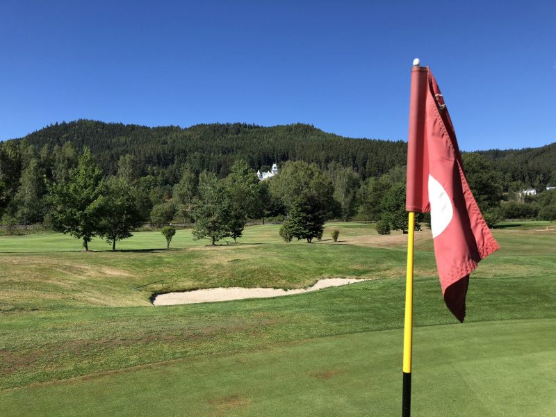 Außer dem Resort und einem kleinen Golf Hotel gibt es rund um den Golfplatz nur Natur. 1 -