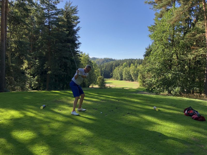 Bäume gibt es auf Böhmens Golfplätzen reichlich hier in Karlsbad. 1 -