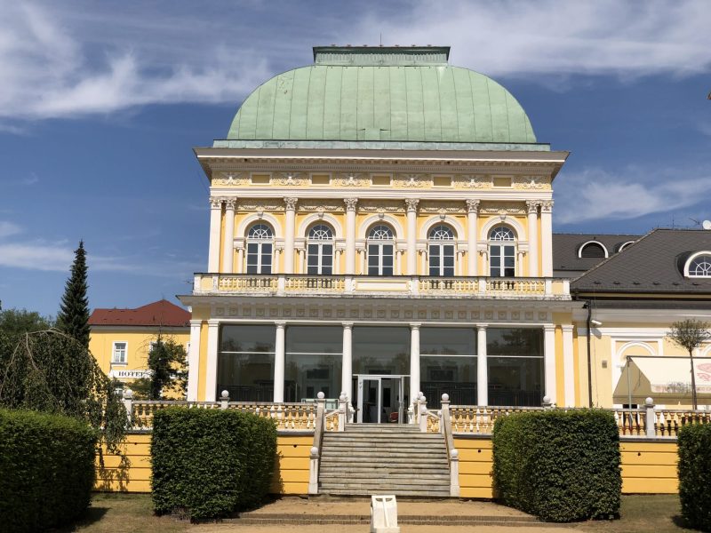 Das CAsino von Franzensbad ist der Mittelpunkt der verschlafenen Stadt. -