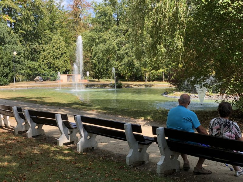 Franzensbad punktet mit Parks und Wasserspielen. -