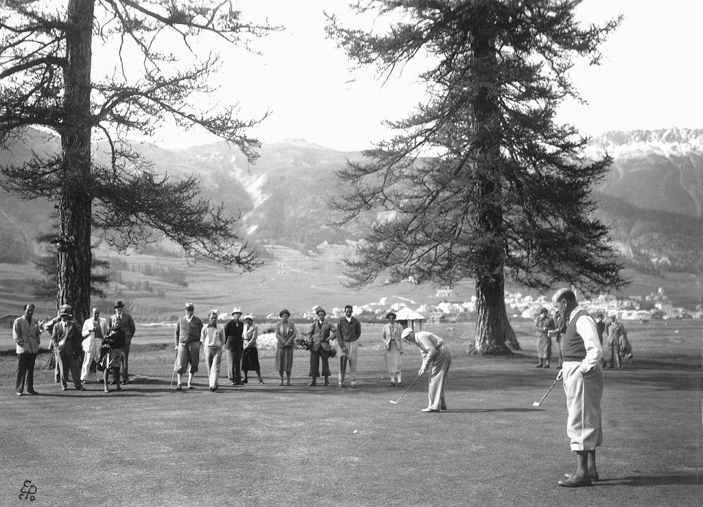 Geschichte des Golfsports Geschichte des Golfsports, Golfspielen im Engadine Golf Club in der Schweiz