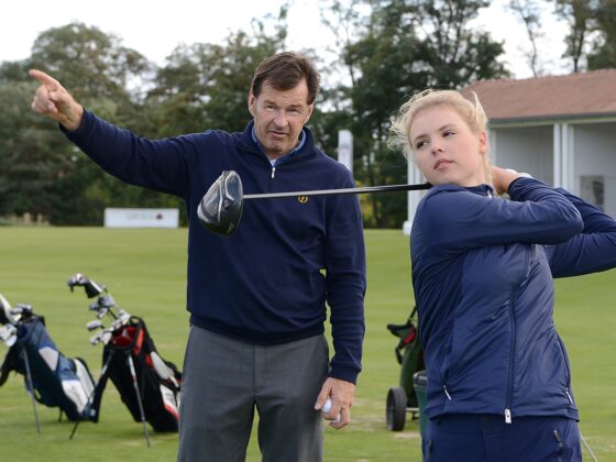 Emily Krause freut sich über die Ratschläge von Nick Faldo A ROSA Resorts - audemars