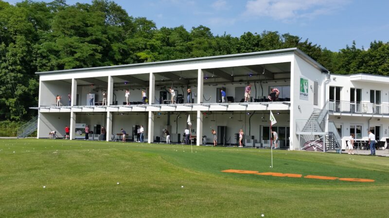 Abschlag Driving Range CITYGOLF STUTTGART min -