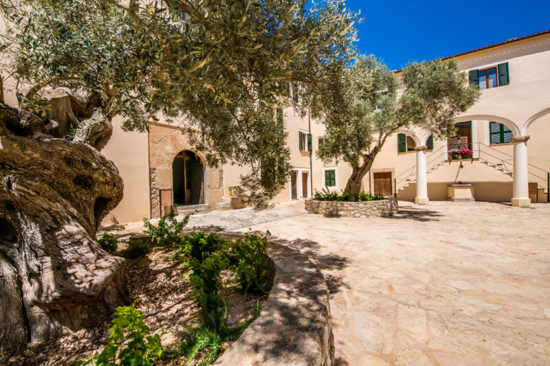 Carrossa HotelSpa Villas Mallorca historisches gebauede -