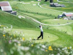 Urlaub in Andermatt: Golf, Ski und viel Freiheit Golf Joshua Hess Mai20 Valentin Luthiger 20 -