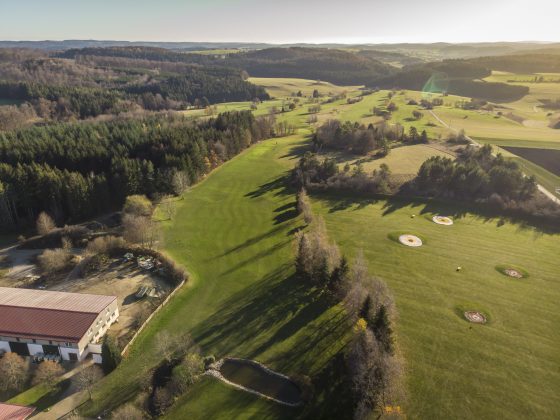 Luftaufnahme Golfclub Reutlingen Sonnenbühl - sommerfeld