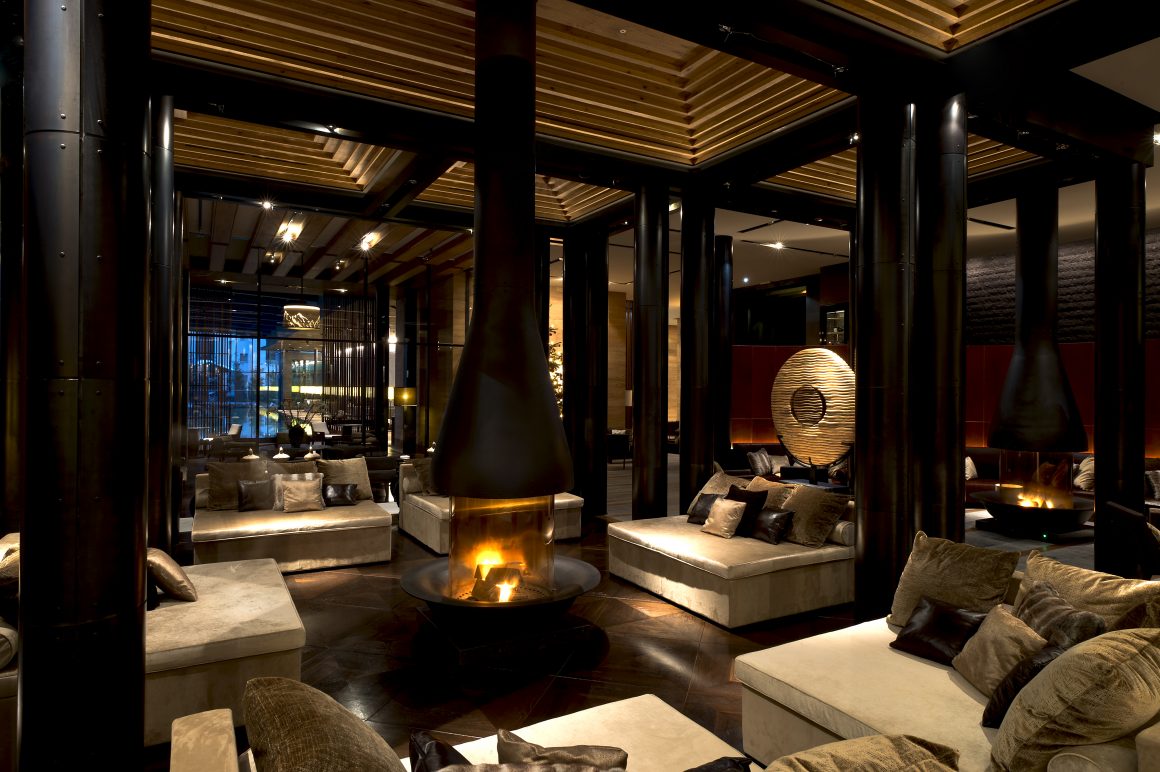 Urlaub in Andermatt: Golf, Ski und viel Freiheit The Chedi Andermatt Dining The Lobby 02 -