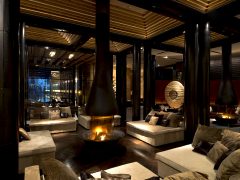 Urlaub in Andermatt: Golf, Ski und viel Freiheit The Chedi Andermatt Dining The Lobby 02 -