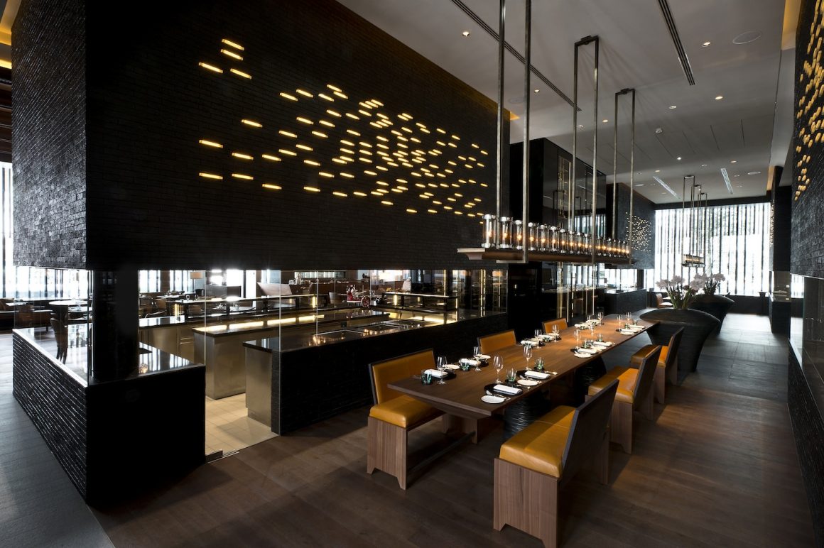 The Chedi Andermatt Dining The Restaurant Commune Table 01 -