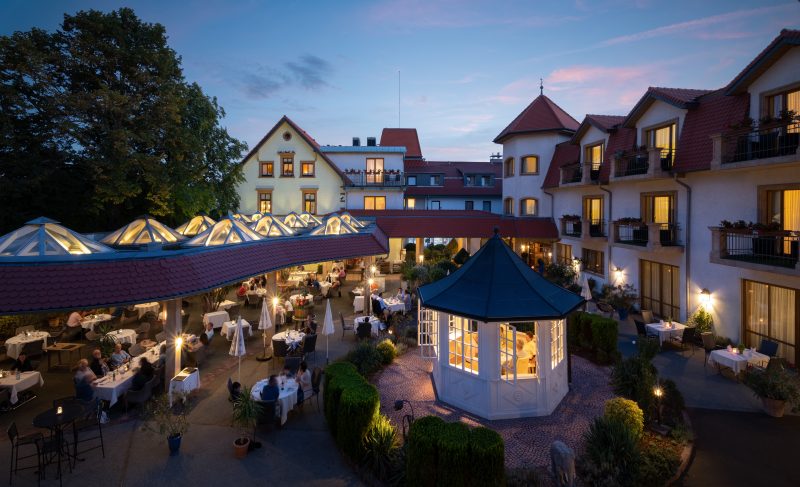 ringhotel winzerhof Aussenbild Nacht -