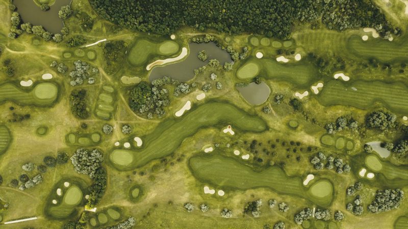 Neue Trends in der Golfplatzarchitektur Golfplatz von oben.
