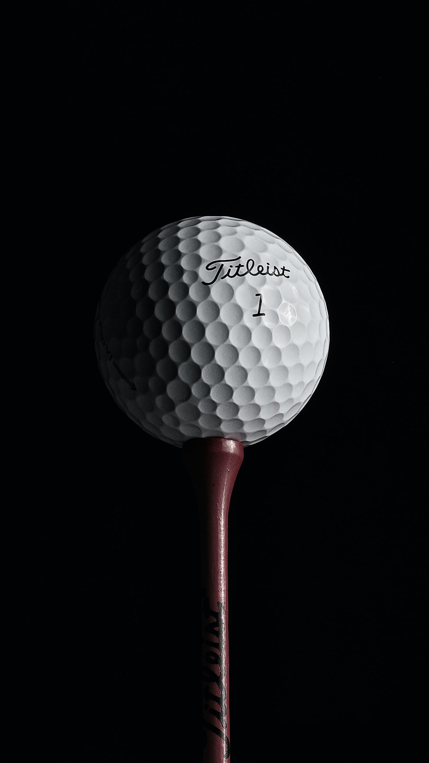 Golfball auf Tee