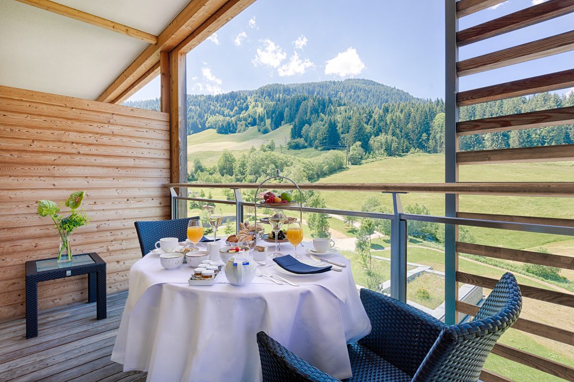 JPEG Kempinski Das Tirol Room Service Breakfast 2 -
