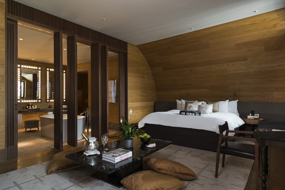 Urlaub in Andermatt: Golf, Ski und viel Freiheit Chedi Rooms Deluxe Room 02 -