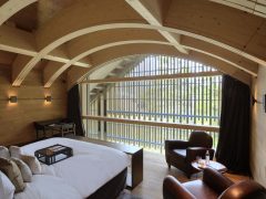 Urlaub in Andermatt: Golf, Ski und viel Freiheit Chedi Rooms Furka Suite Master Bedroom 02 -