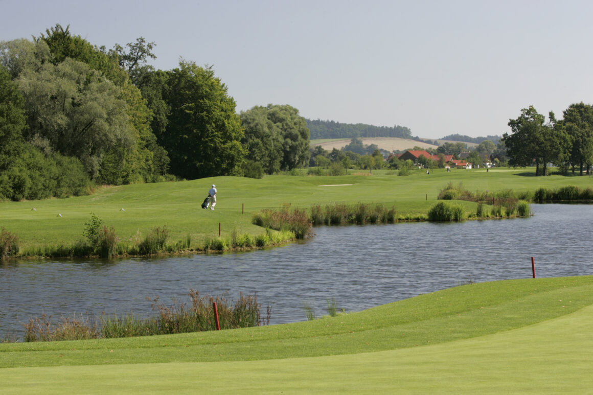 Das "Hartl Resort" wird "Quellness Golf Resort Bad Griesbach" Porsche Golf Course 2 -