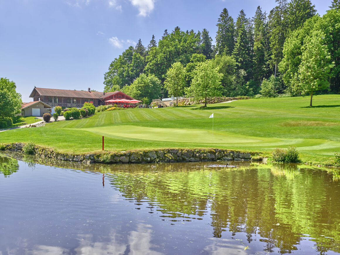 Golfplatz Brunnwies mit dem Gutshof