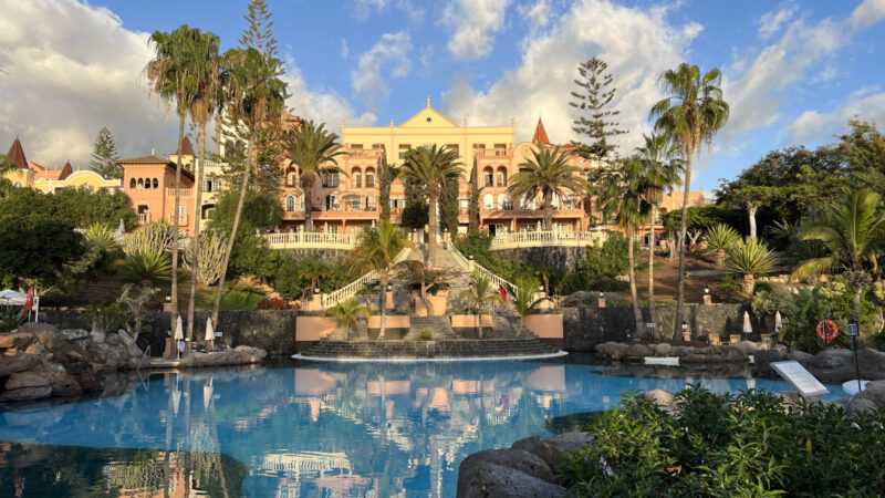 Das Hotel Bahia del Duque liegt günstig in der Nähe der meisten Golfplätze