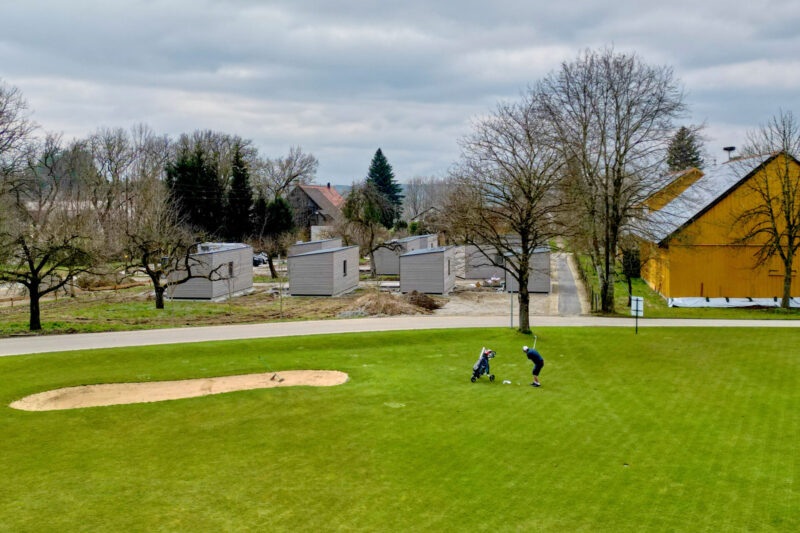 Tiny-Häusern am Golfclub Memmingen