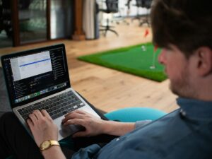 Golfer im Homeoffice