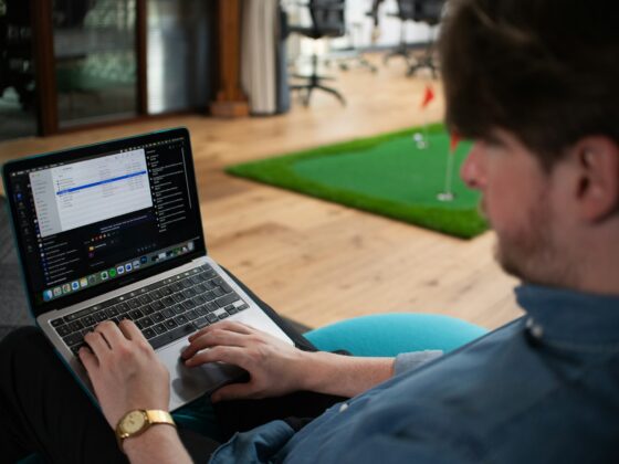 Golfer im Homeoffice