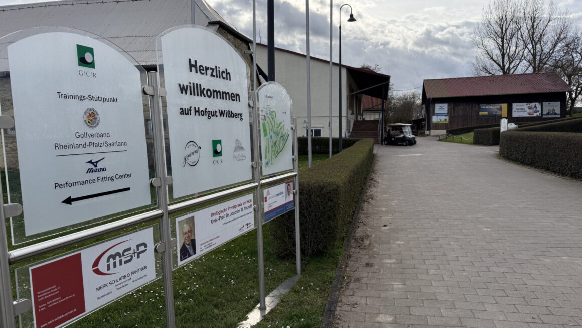 Kurze Wege zwischen Hotel, Sekretariat, Range und Start.