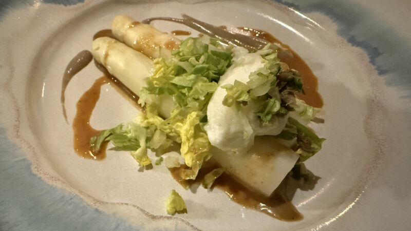 Steile Fairways, tolle Weine - Eine Golfreise ins südliche Burgenland Ein Zwischengang im Restaurant Csencsits.