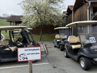Steile Fairways, tolle Weine - Eine Golfreise ins südliche Burgenland 70 Carts bilden die wohl größte Flotte des Landes.